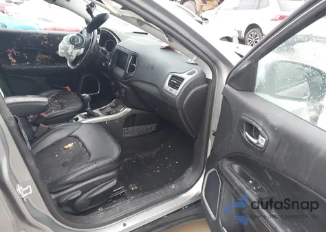 2021 Jeep Compass Latitude 4X4 z USA, uszkodzony, nr VIN 3C4NJDBB1MT530110